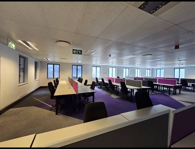 344M² OFFICE TO LET IN SANDOWN